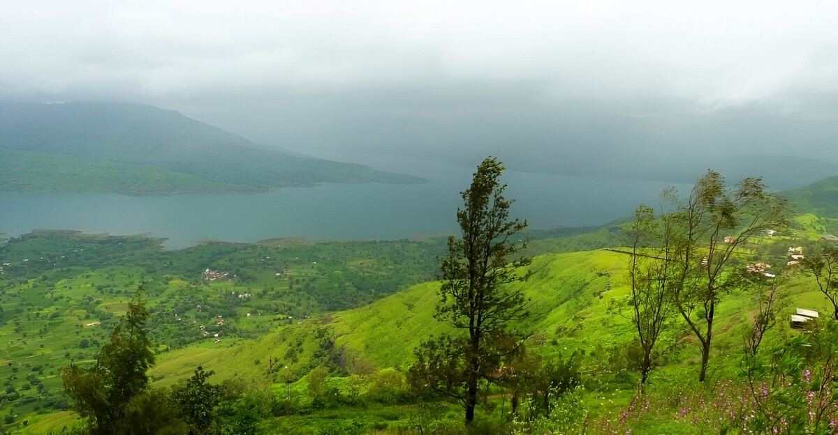 17 Best Trekking Places Near Mumbai and Pune in Monsoon for Nature Lovers